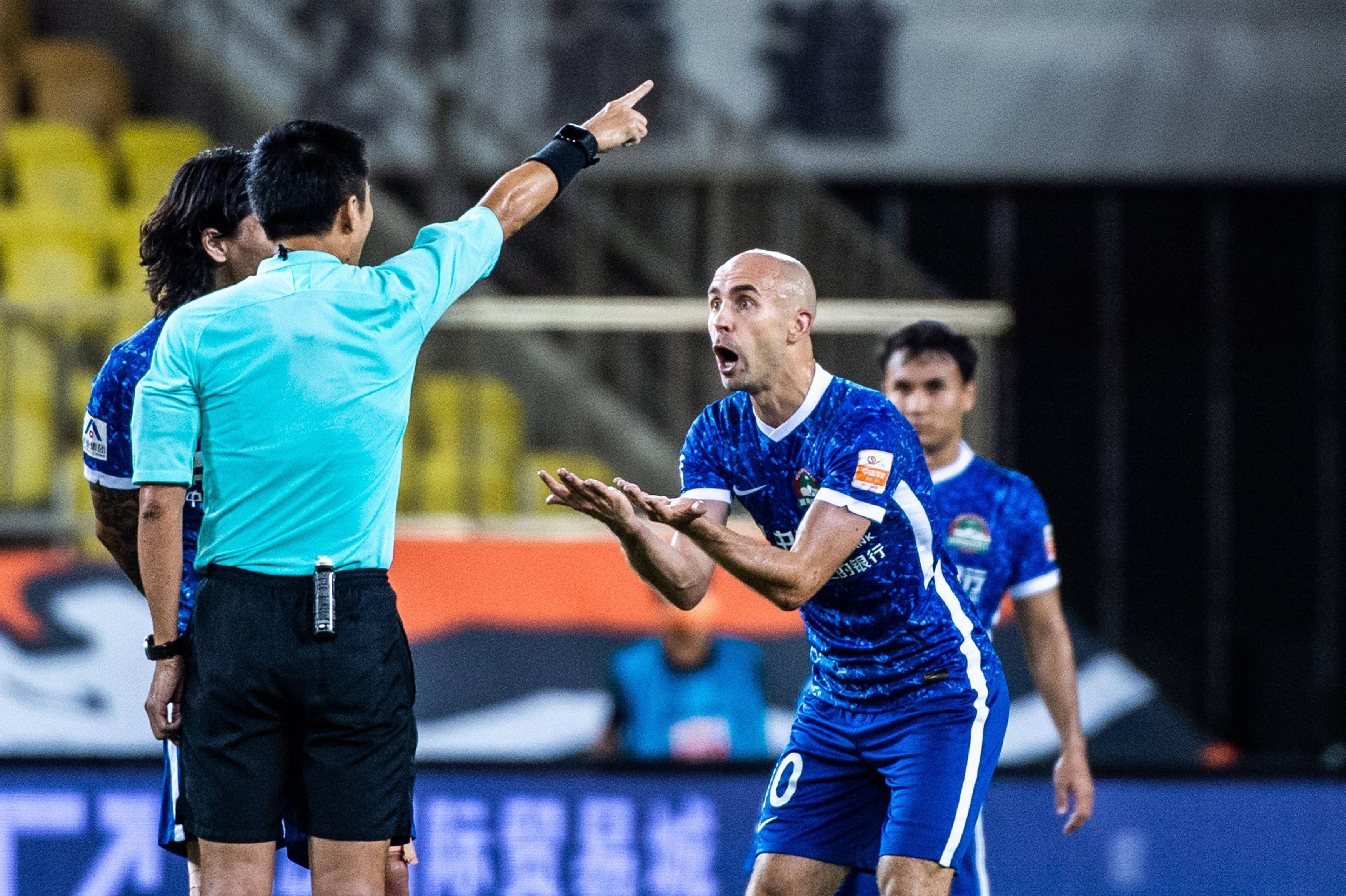 开云官网今晨英超焦点战，上海海港内部沟通，信心回归，控场能力受关注的简单介绍